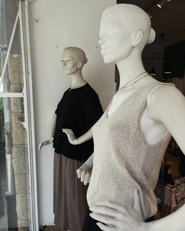 Der Frühling ist da

Wir haben das neue Thema schwarz/beige ins Fenster gebracht. Kommt vorbei und seht selbst. 
#kleid #jeans #wideleg #stricktop #jeansoutfit #rock #oversize #neu #trend #mode #herford #shopthelook